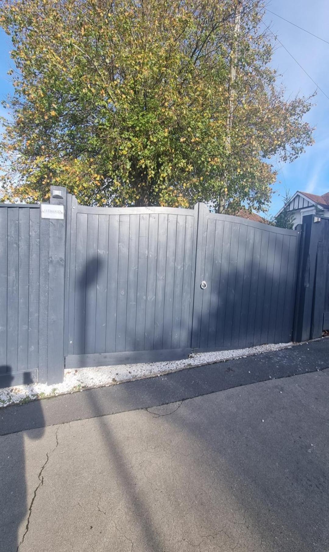サウサンプトン Estwood - Gated Houseヴィラ エクステリア 写真